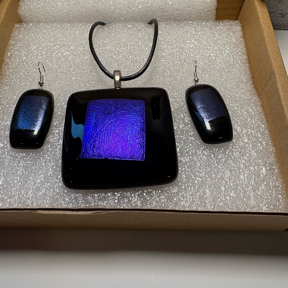 Elegant Black and Purple Earrings Set